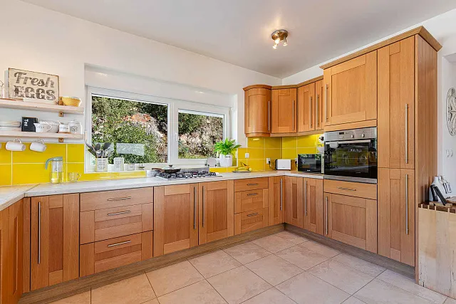 Family Home with Panoramic Nature Views — photo 10
